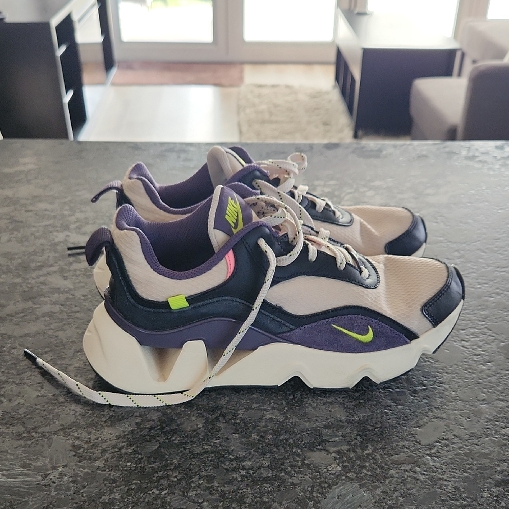 Nike RYZ 365 II 7.5 Black Purple and Cream Sneakers with Chunky Sole